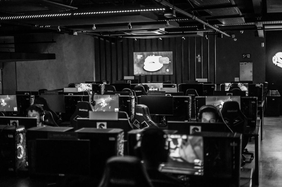 Výsledková tabuľa po hre laser tag
